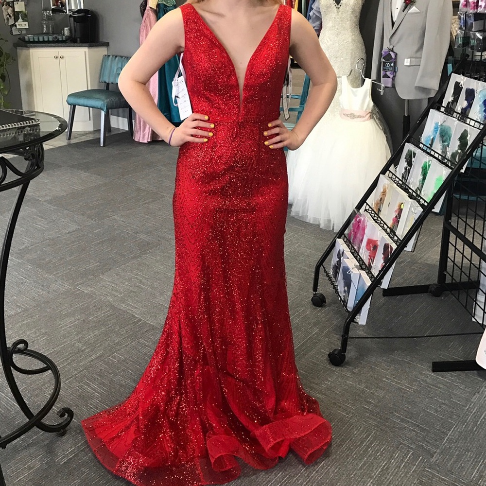 Size 6 ELLIE WILDE PROM DRESS